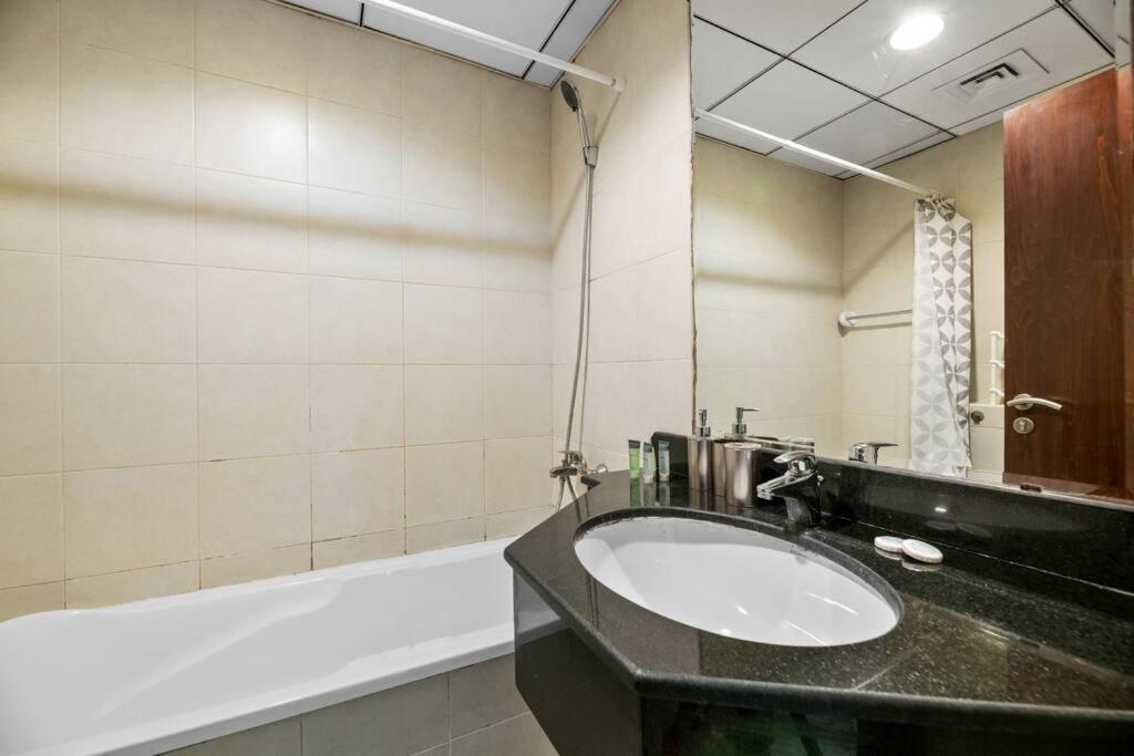 Stonetree - Cozy Fully-furnished In Jlt * Dubai