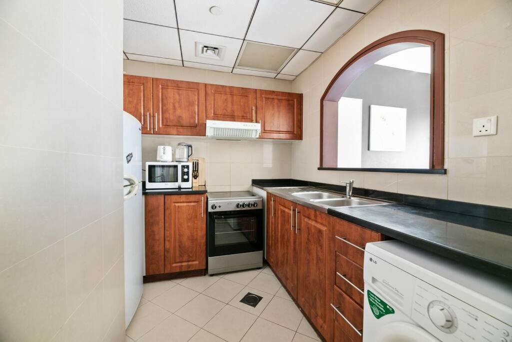 Stonetree - Cozy Fully-furnished In Jlt Apartment Dubai